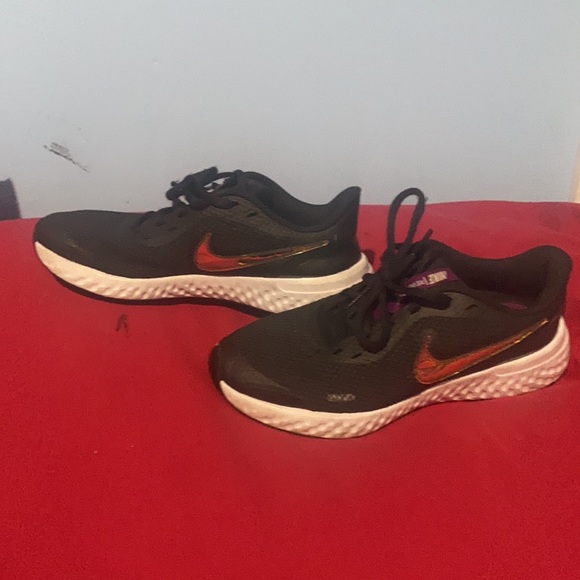 REDUCED!!!preowned unisex  nike sneakers - Picture 2 of 6